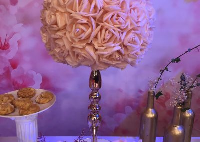 decoracion de evento-flores de papel-rosas de papel-centro de mesa de flores de papel-taller de flores de papel-academia de manualidades-manos expresivas