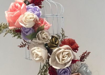 flores de papel-flores gigantes de papel-rosas de papel-decoracion con flores de papel-decoracion de eventos-manos expresivas-academia de manualidades-taller virtual-taller presencial